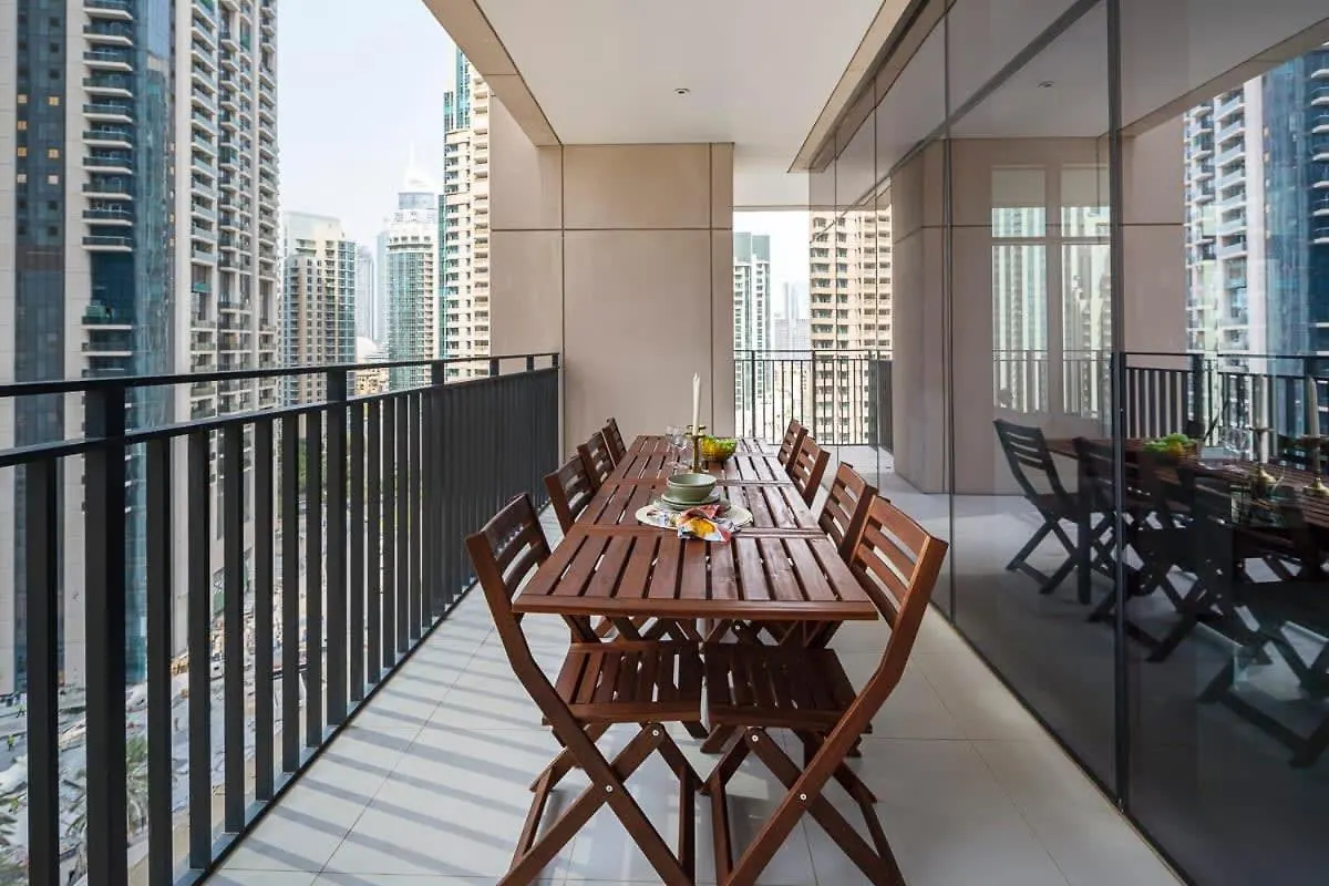Frank Porter - Boulevard Crescent Dubai